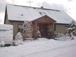 Wohnhaus im Schnee
